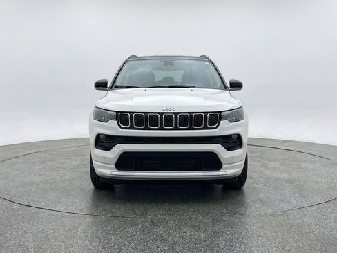 Used 2025 Jeep Compass Limited AWD/4WD image 2