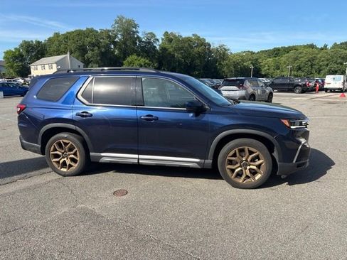 Used 2024 Honda Pilot Touring image 4