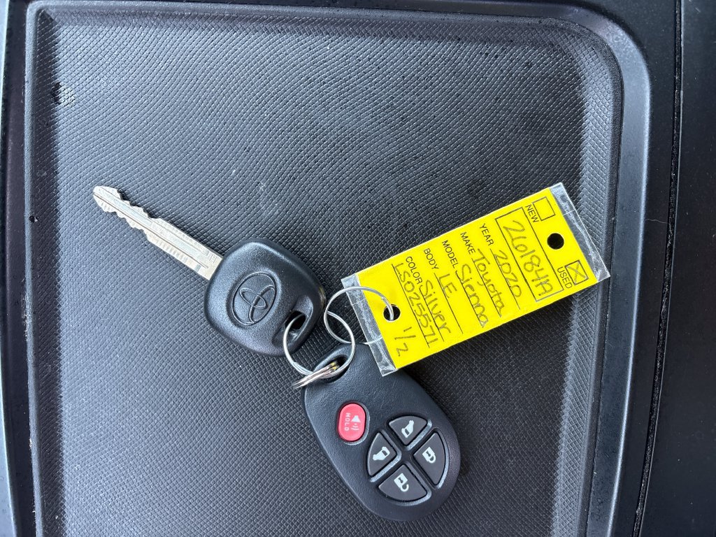 Used 2020 Toyota Sienna LE FWD image 29