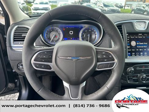 Used 2022 Chrysler 300 Touring image 16