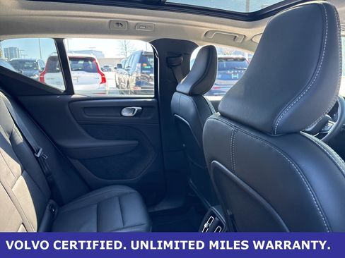 Used 2024 Volvo XC40 B5 Plus image 10
