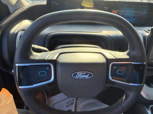 Used 2025 Ford Expedition Active AWD/4WD image 23