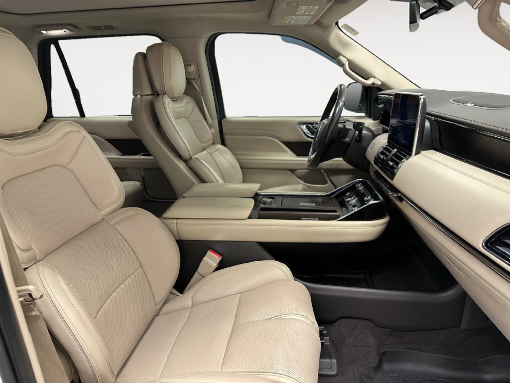 Used 2019 Lincoln Navigator Reserve AWD/4WD image 16