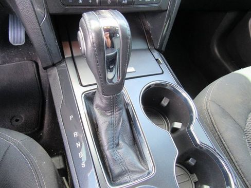 Used 2018 Ford Explorer XLT image 17