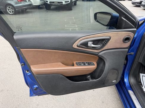 Used 2017 Chrysler 200 C w/ Premium Group image 19