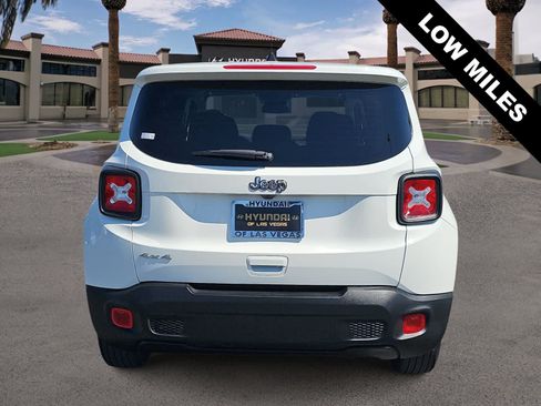 Used 2023 Jeep Renegade Latitude AWD/4WD image 7