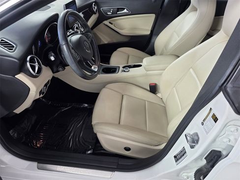 Used 2019 Mercedes-Benz CLA 250 4MATIC image 9