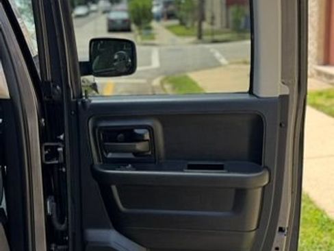 Used 2018 RAM 1500 Express w/ Express Value Package AWD/4WD image 18