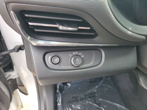 Used 2025 Buick Envista Preferred w/ Convenience I Package FWD image 23