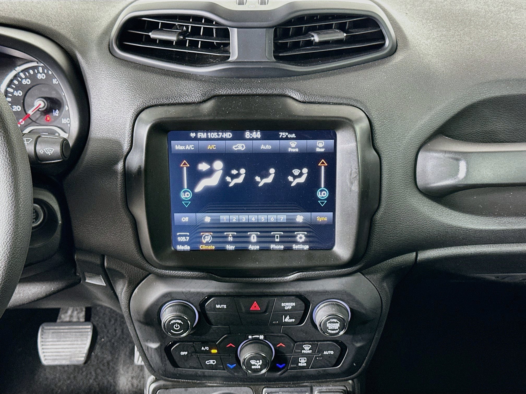 Used 2023 Jeep Renegade Latitude AWD/4WD image 24