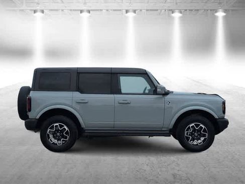 Used 2024 Ford Bronco Outer Banks AWD/4WD image 9