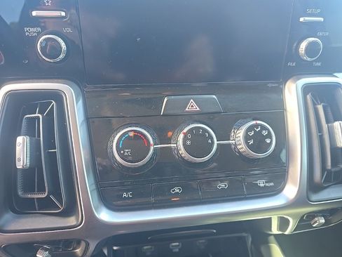 Certified 2023 Kia Sorento LX image 17