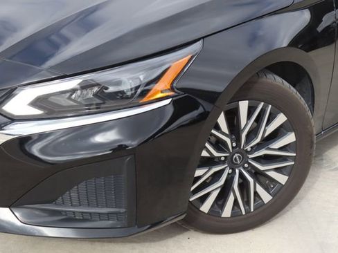 Used 2023 Nissan Altima 2.5 SV image 3