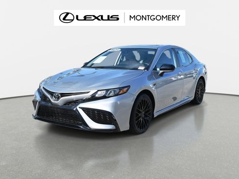Used 2023 Toyota Camry SE image 3