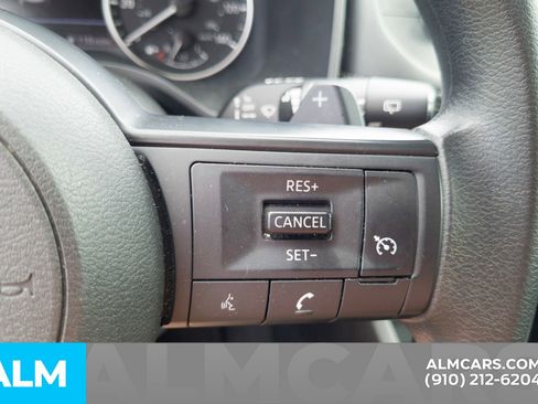 Used 2024 Nissan Rogue S FWD image 11