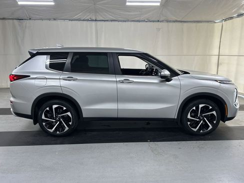 Used 2023 Mitsubishi Outlander SE AWD/4WD image 9