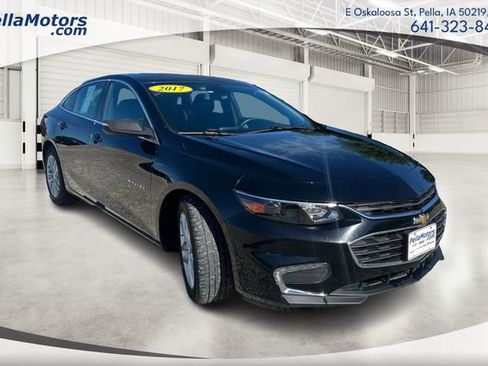 Used 2017 Chevrolet Malibu LT FWD image 1