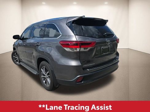 Used 2019 Toyota Highlander XLE image 11