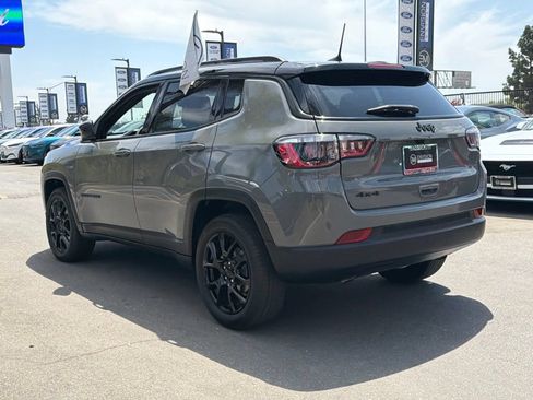 Used 2023 Jeep Compass Latitude AWD/4WD image 17