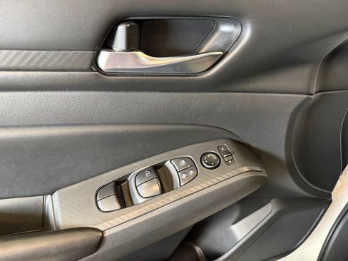 Used 2021 Nissan Altima 2.5 S FWD image 19