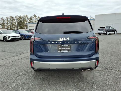 Used 2023 Kia Telluride EX w/ EX Captain's Chair Package image 5