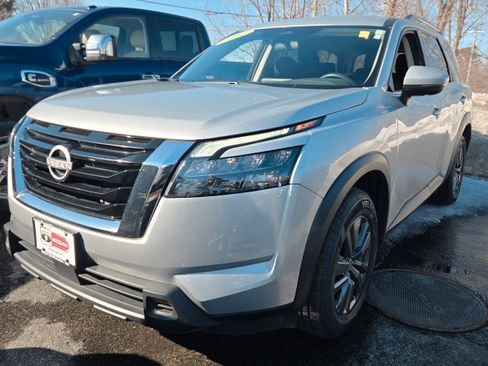 Certified 2024 Nissan Pathfinder SV AWD/4WD image 2