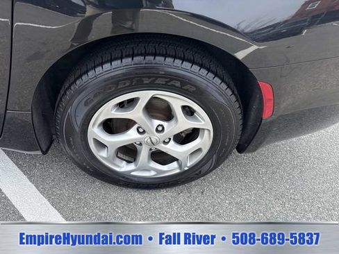 Used 2023 Chrysler Pacifica Limited FWD image 14