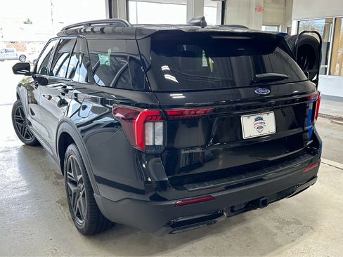 Used 2025 Ford Explorer ST-Line w/ Premium Package AWD/4WD image 5
