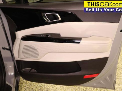 Used 2024 Kia Carnival SX image 31