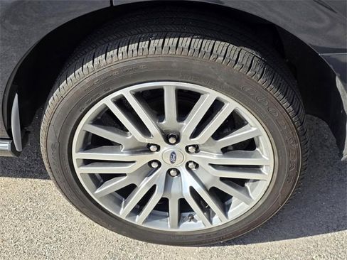 Used 2024 Ford Expedition Platinum image 15