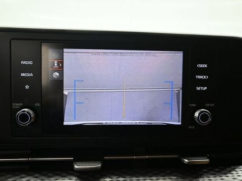 Used 2024 Kia Carnival LX FWD image 17