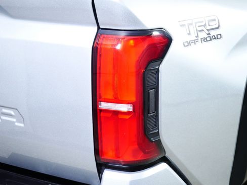 Used 2025 Toyota Tacoma TRD Off-Road w/ TRD Off Road Premium Package AWD/4WD image 17