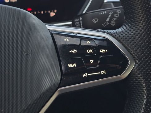 Used 2023 Volkswagen Tiguan SE R-Line FWD image 21