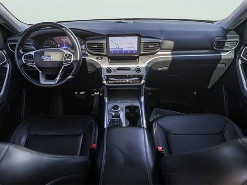 Used 2021 Ford Explorer XLT w/ Equipment Group 202A image 29