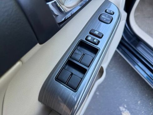Used 2014 Toyota Camry XLE w/ Leather Package FWD image 12