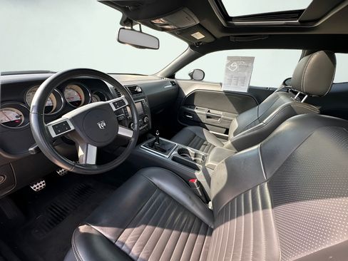 Used 2010 Dodge Challenger R/T RWD image 2