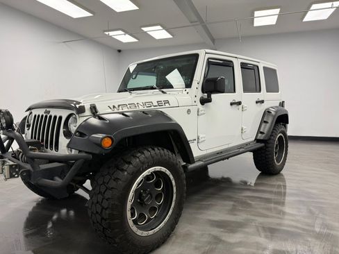 Used 2015 Jeep Wrangler Unlimited Sahara AWD/4WD image 18