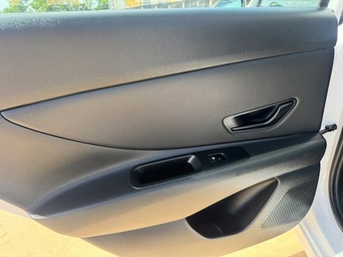 Used 2025 Hyundai Elantra Sport FWD image 30