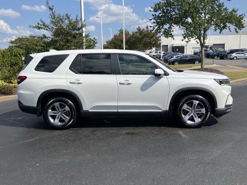 Used 2025 Honda Pilot EX-L image 11