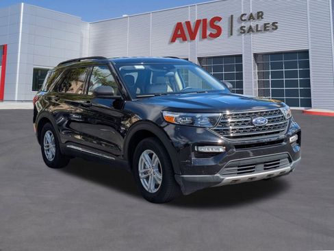 Used 2024 Ford Explorer XLT w/ Equipment Group 202A image 3