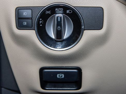 Used 2020 Mercedes-Benz GLA 250 w/ Multimedia Package image 28