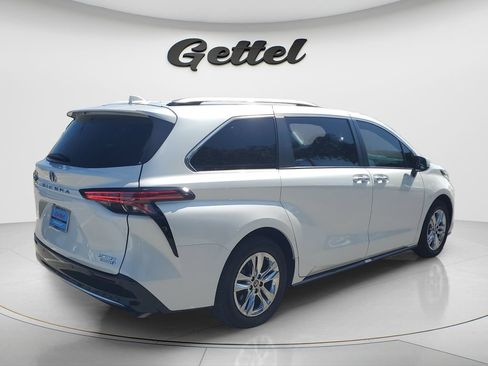 Used 2023 Toyota Sienna Limited FWD image 8