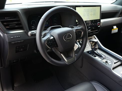 Used 2026 Lexus GX 550 w/ Cold Area Package AWD/4WD image 7