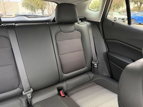 Used 2025 Chevrolet Trax LT image 37