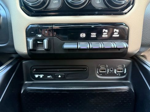 Used 2019 RAM 2500 Laramie image 31