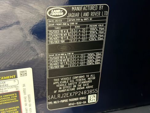 Used 2023 Land Rover Discovery S AWD/4WD image 29