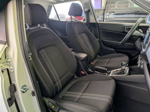 Used 2025 Hyundai Venue SEL FWD image 28