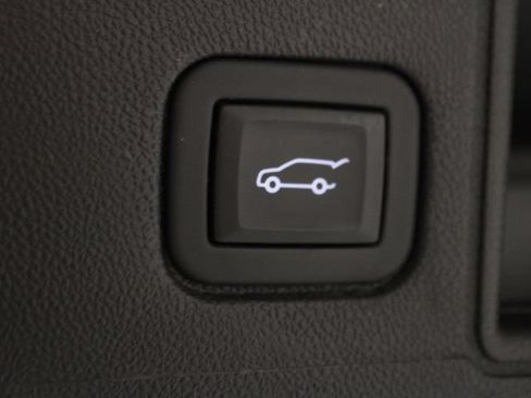 Used 2024 GMC Terrain SLT w/ Tech Package AWD/4WD image 15
