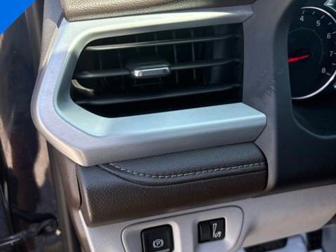 Used 2017 GMC Acadia SLT AWD/4WD image 11