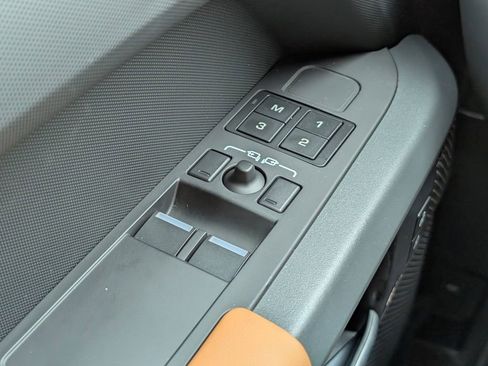 Used 2023 Land Rover Defender 90 X image 27